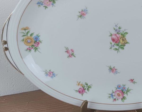 Grand plat ovale en porcelaine n°2111