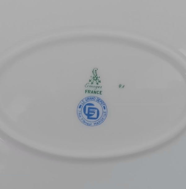 Grand plat ovale en porcelaine n°2111