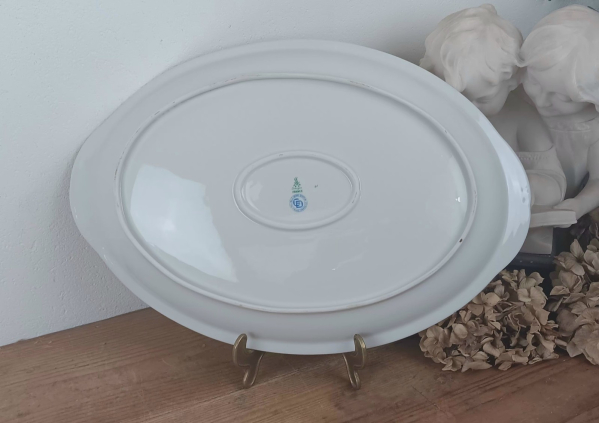 Grand plat ovale en porcelaine n°2114