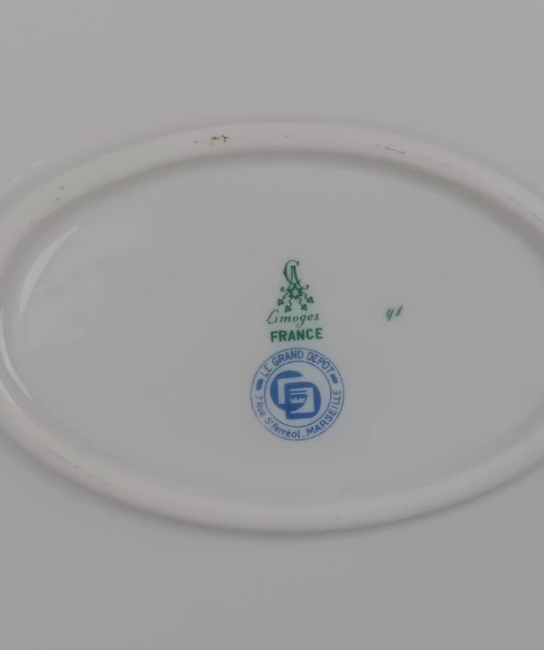 Grand plat ovale en porcelaine n°2114