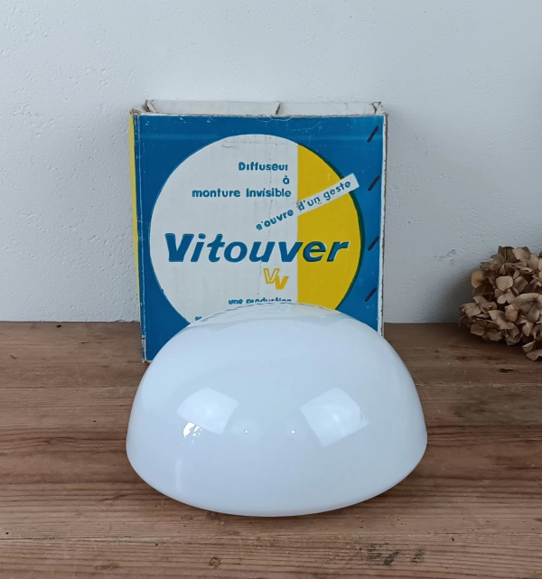 Plafonnier vintage en opaline VITOUVER n°2277