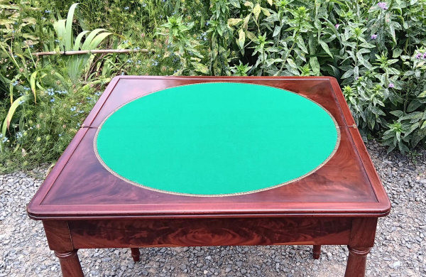 Ancienne table de jeux n°2585