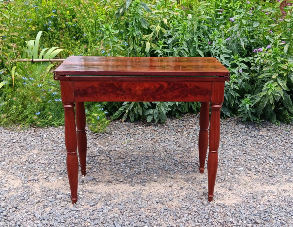 Ancienne table de jeux n°2585