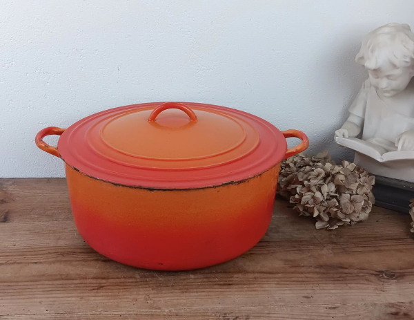 Cocotte vintage orange en fonte n°2492