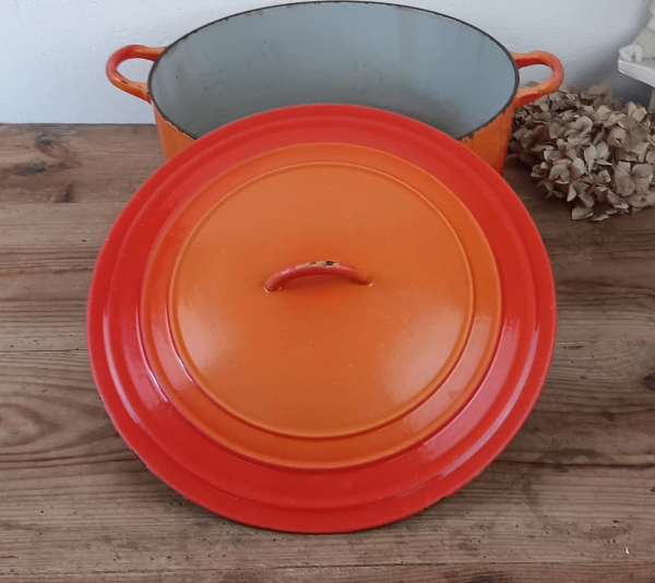 Cocotte vintage orange en fonte n°2492