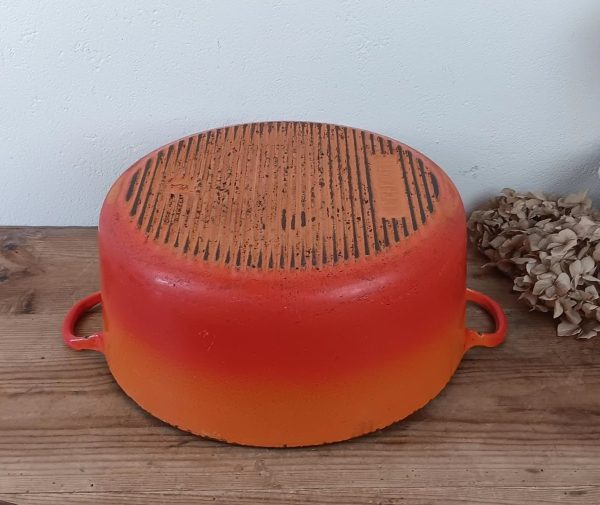 Cocotte vintage orange en fonte n°2492