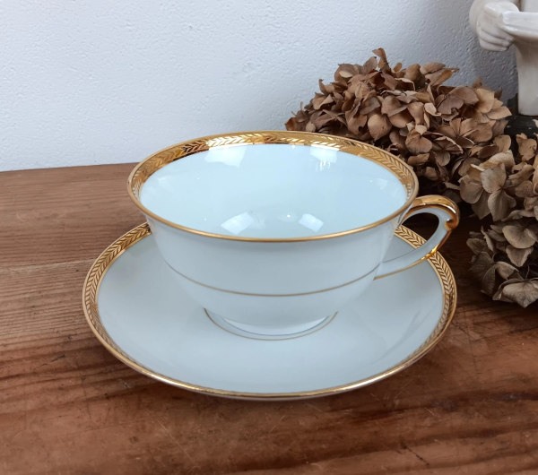 Tasse a petit déjeuner en porcelaine de Limoges n°2847