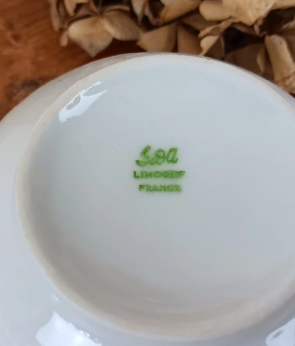 Tasse a petit déjeuner en porcelaine de Limoges n°2847