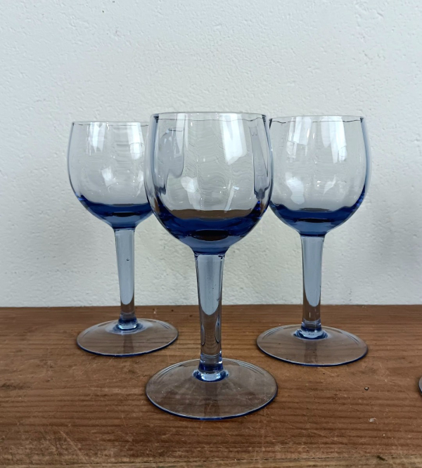 Lot de 6 anciens verres soufflés bleus n°3110