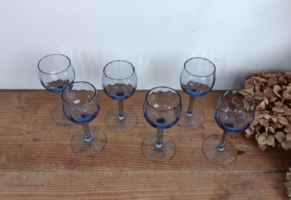 Lot de 6 anciens verres soufflés bleus n°3110