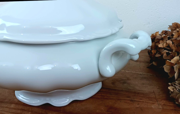 Ancienne soupière en porcelaine n°31270