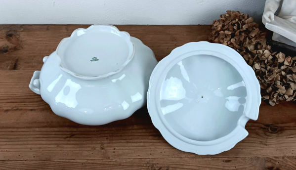 Ancienne soupière en porcelaine n°31270