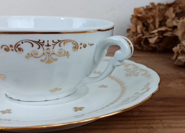 Grande tasse en porcelaine du Berry n°31110