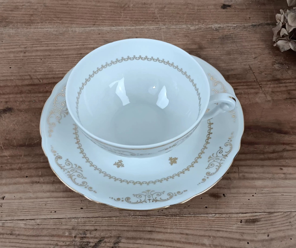 Grande tasse en porcelaine du Berry n°31110