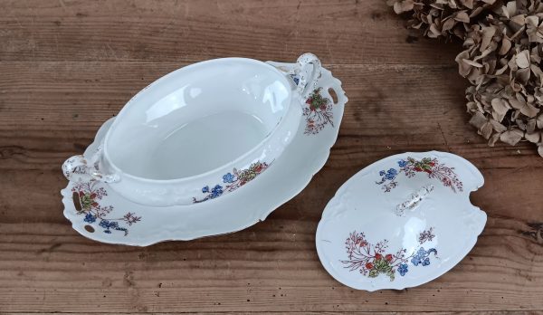 Ancienne saucière en porcelaine n°10077