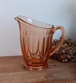 Pichet vintage en verre rose n°10227