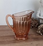 Pichet vintage en verre rose n°10227