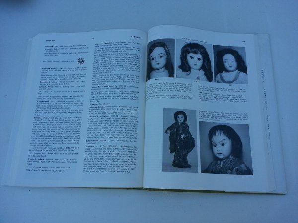 The collector's encyclopedia of dolls n°260