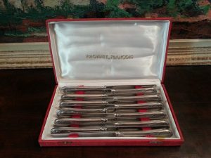 Coffret de 12 couteaux / François Frionnet / n°8234