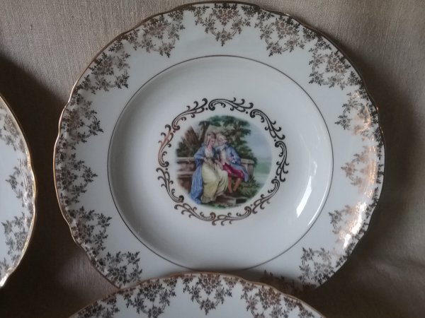 Lot 6 assiettes creuses  / porcelaine royal / n°9024