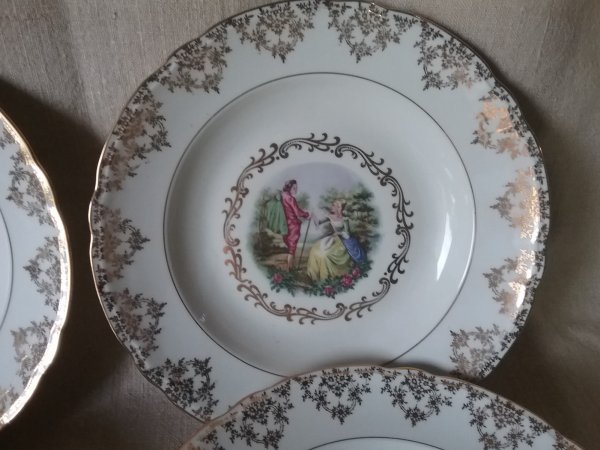 Lot 6 assiettes creuses  / porcelaine royal / n°9025