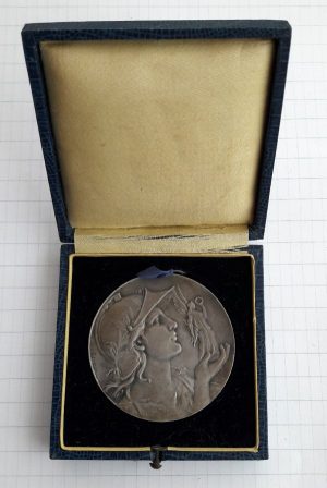 Ancienne médaille / Bronze / Offert par la Dépêche / n°84