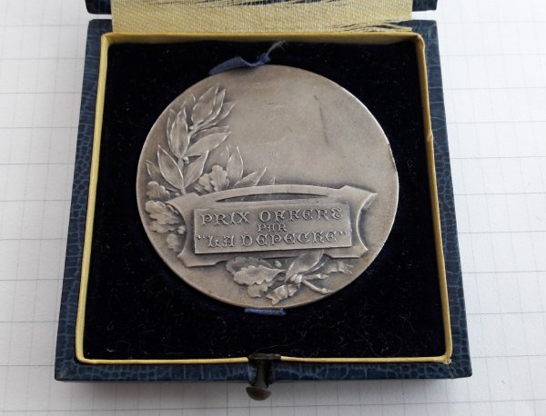 Ancienne médaille / Bronze / Offert par la Dépêche / n°84