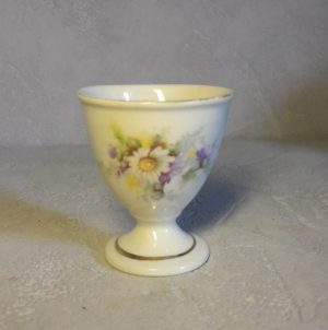 Ancien coquetier / Fleurs / n°5506