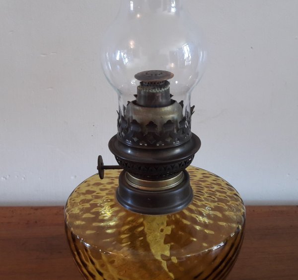 Ancienne lampe a pétrole n°5808