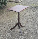 Ancienne table d'appoint sculptée n°5827