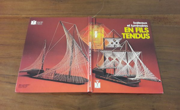 Bateaux et luminaires en fils tendus / Fleurus / n°5930