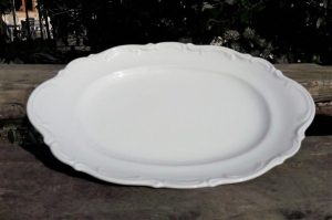 Ancien plat en porcelaine n°7374