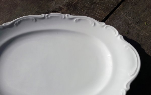 Ancien plat en porcelaine n°7374