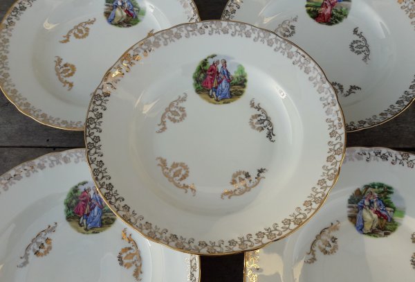 6 assiettes a soupe en porcelaine n°7606