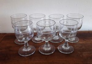 Lot de 7 anciens verres soufflés n°8002