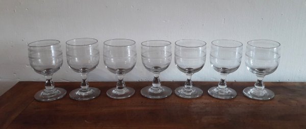 Lot de 7 anciens verres soufflés n°8002