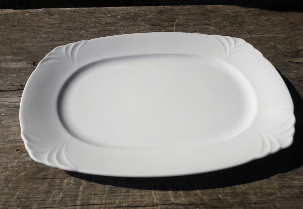 Plat en porcelaine Allemande n°4232