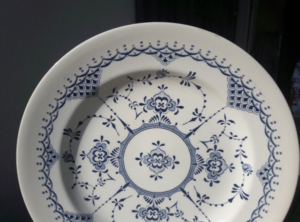 Plat en faience anglaise n°4777