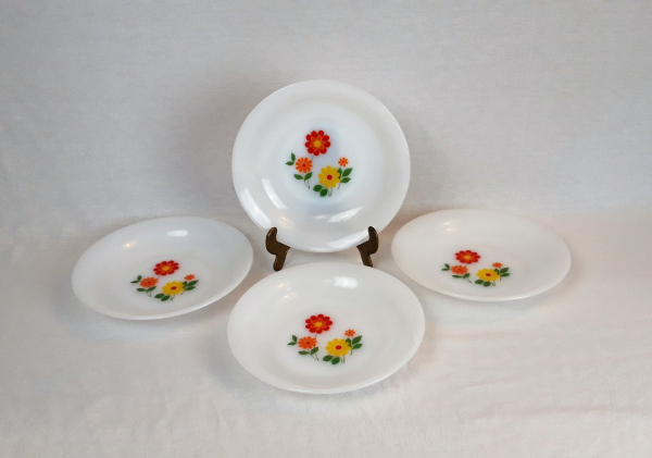 Lot de 4 assiettes creuses vintages Arcopal n°3136