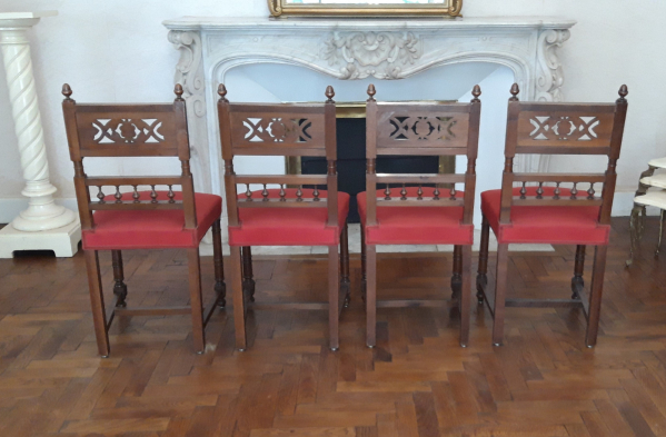 Lot de 4 anciennes chaises n°8008