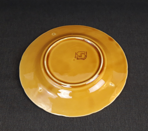 Assiette vintage en barbotine Sarreguemines Raisin n°8169