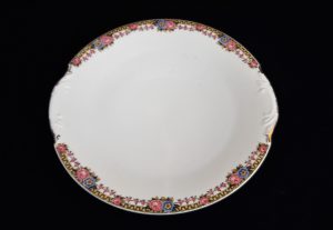 Ancien plat a gateau en porcelaine n°8769