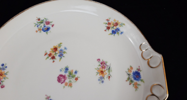 Ancien plat a gateau en porcelaine n°8770