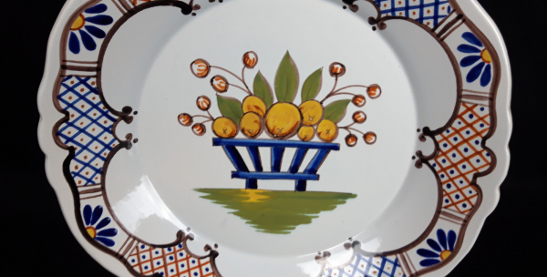 Assiette en faience / coupe de fruits / n°2599