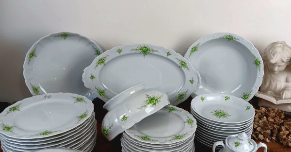 Service de table en porcelaine de Limoges n°2974