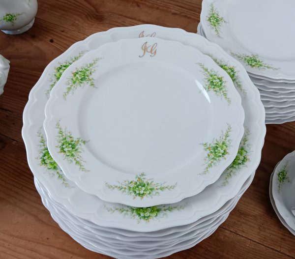 Service de table en porcelaine de Limoges n°2974