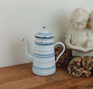 Cafetière vintage en tôle émaillée n°10218