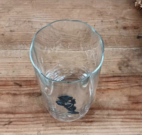 Vase vintage en verre / Rose en étain n°10324