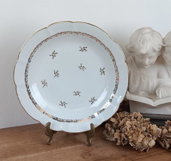 Plat en porcelaine / Blanc et or / n°10325