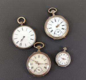 Lot de 4 anciennes montres a gousset en argent n°10389 *